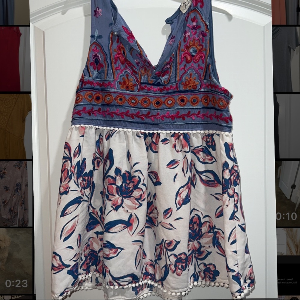 Cute Women’s top! Size XS fits a little oversized!